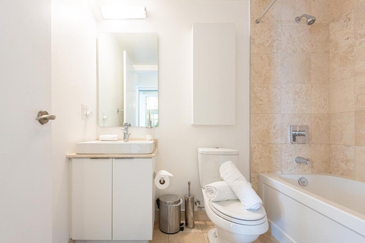 Beautiful Luxurious Modern Condo With Breathtaking Views Toronto Esterno foto